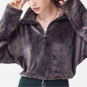 Urban Outfitters | Angela soft fleece pullover sweatshirt in dark size M